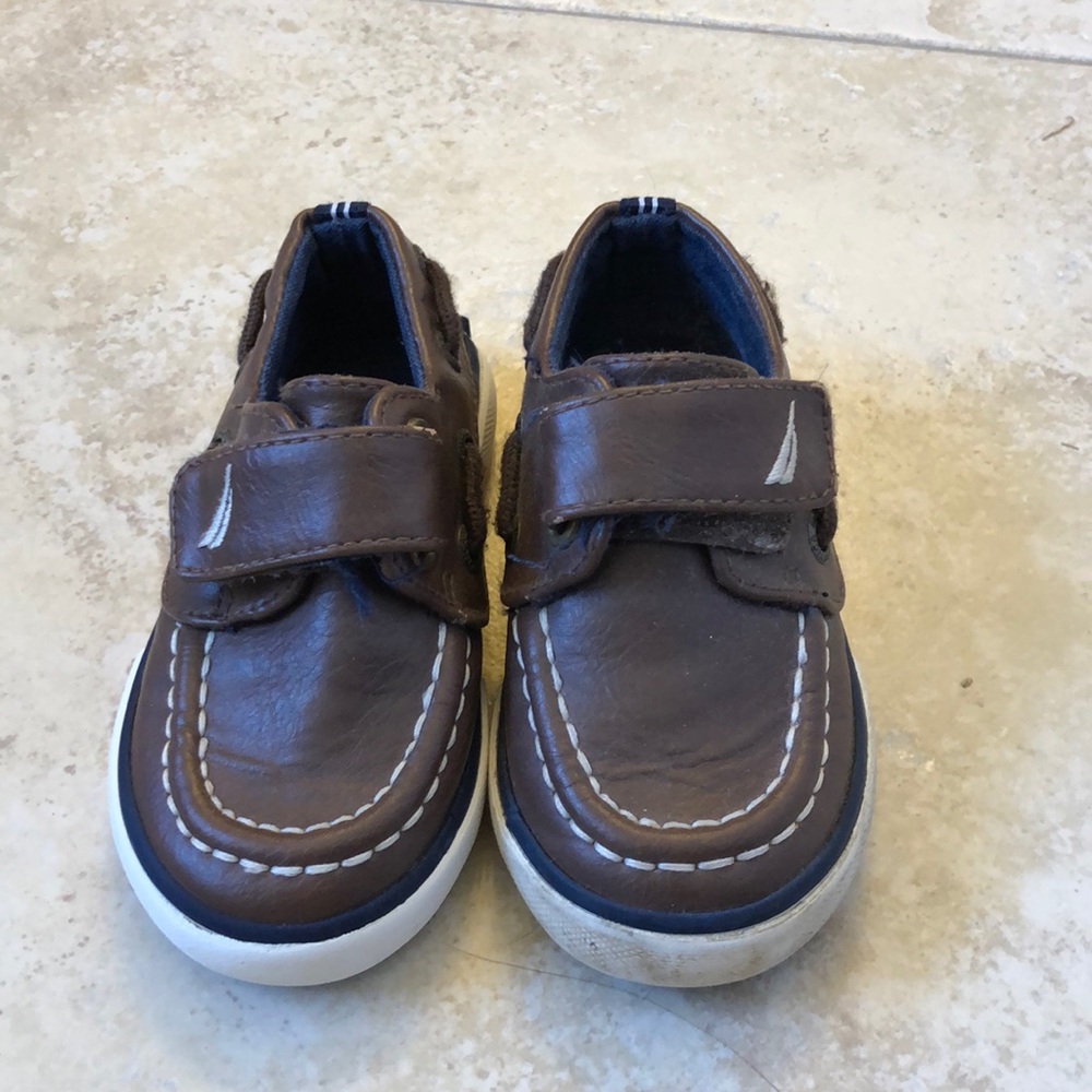 Leather Nautica toddler shoes size 5